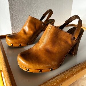 Naturalizer Mele Leather Saddle Clogs *Size 8